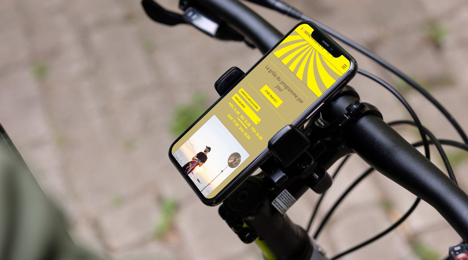 mockuuups iphone gege.jpeg